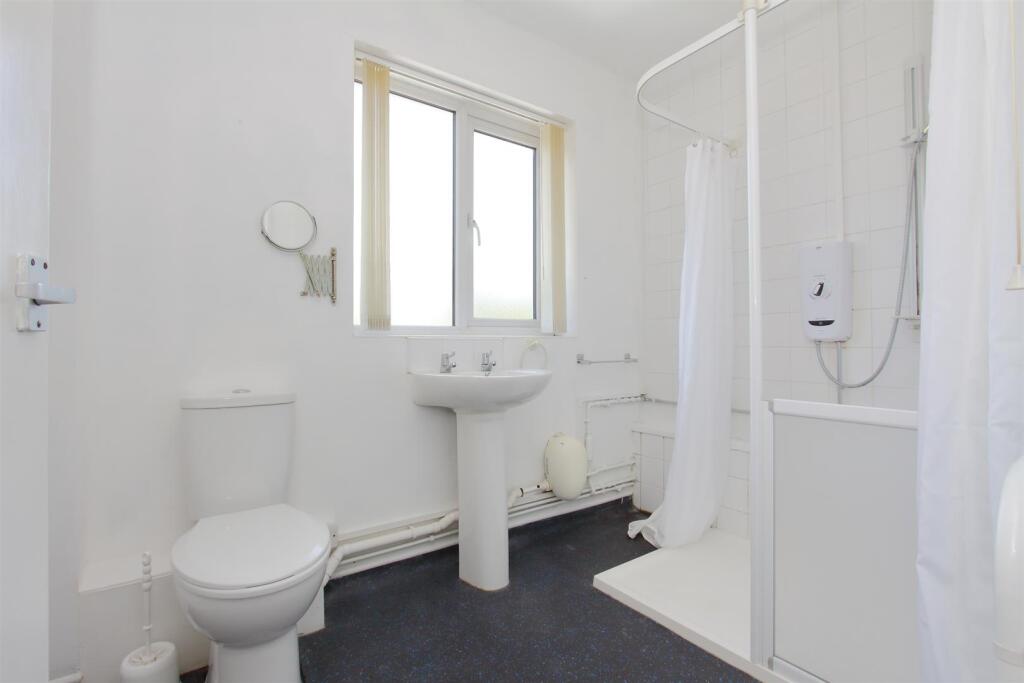 Flat 2 Church Road (1).JPG