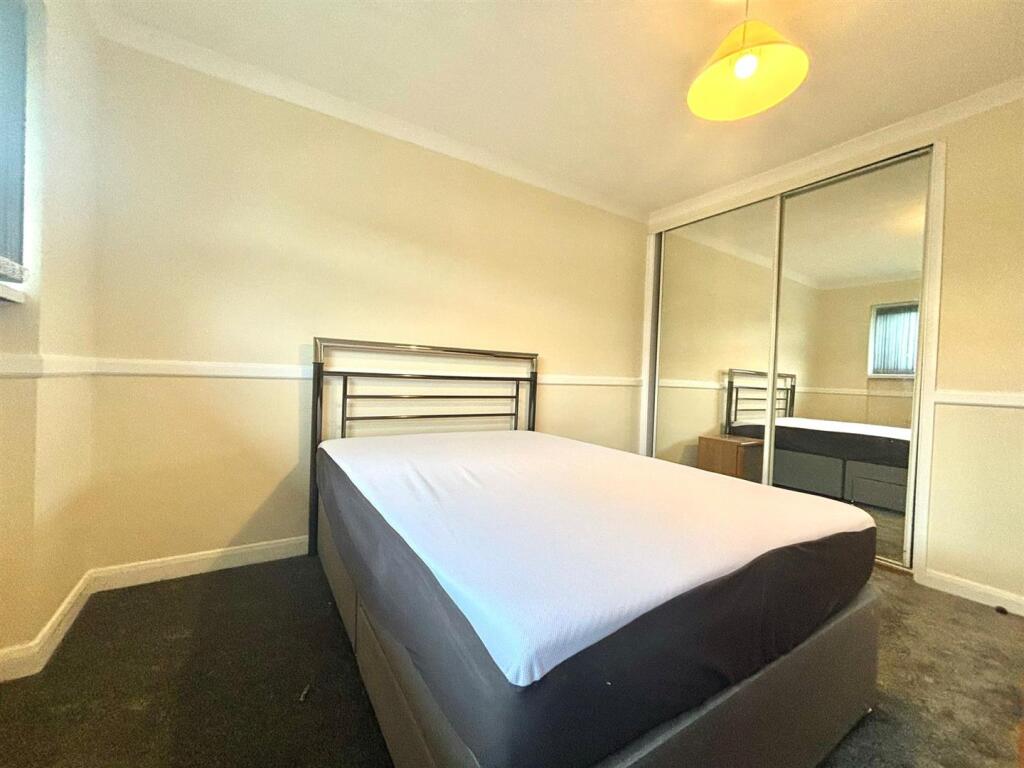 bedroom 1,1.jpeg