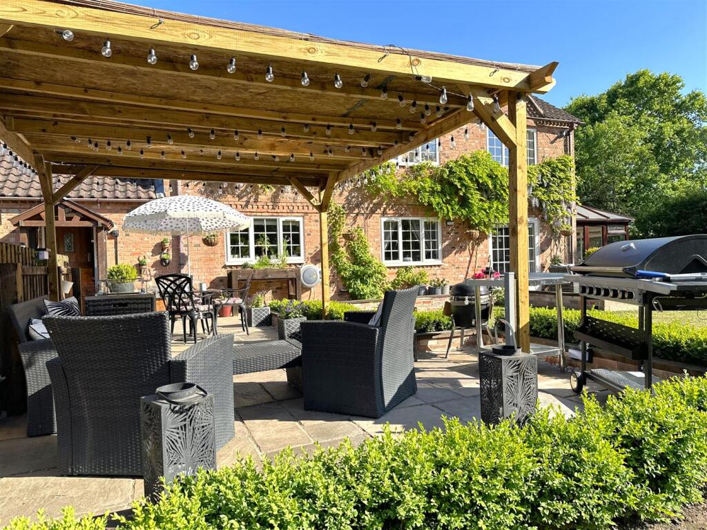 Outdoor Entertainment Space 388