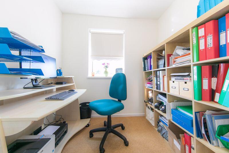 Bedroom 4/Home office