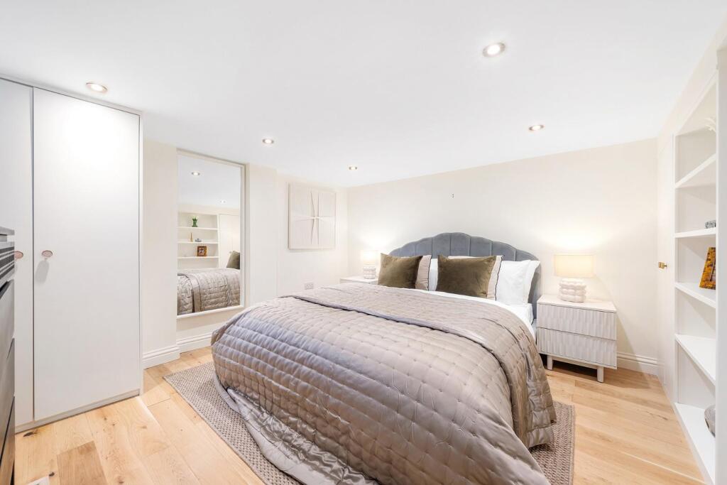 Bedroom 1 (2).JPG