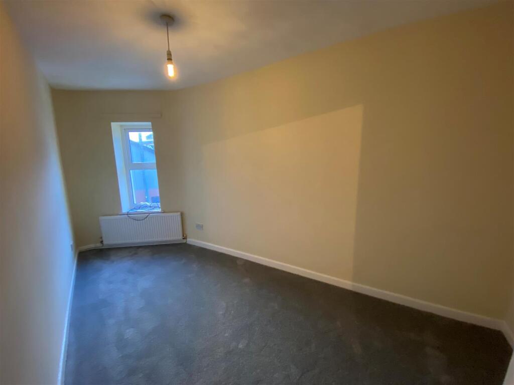 1 Jenner Street - bedroom 3.jpg