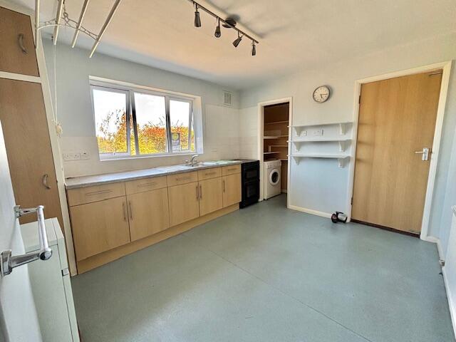 Kithchen / Breakfast Room