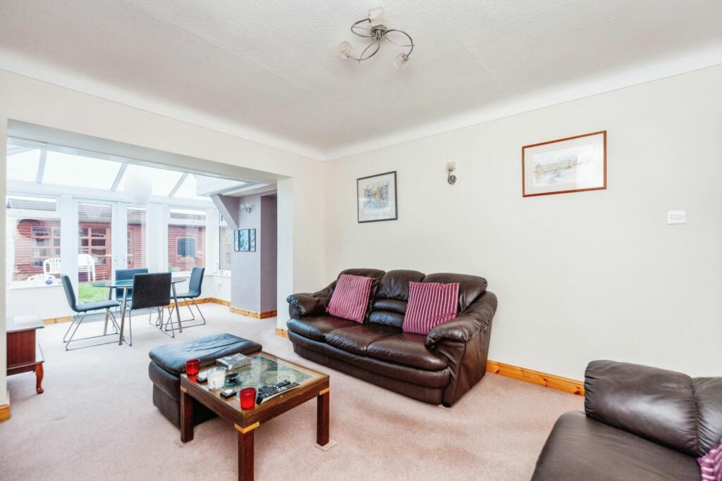 Lounge/Dining Room