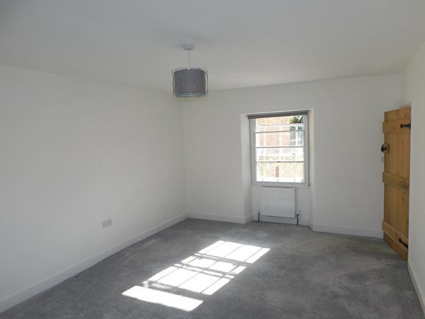 21 High Street Bedroom 1 (2)