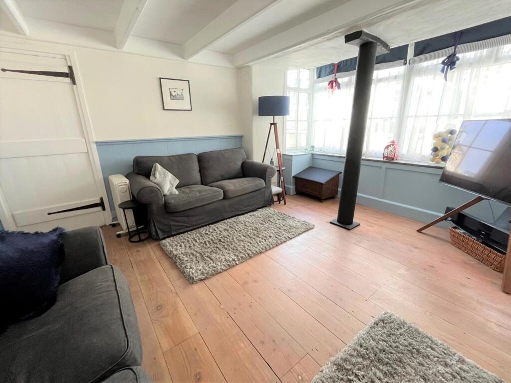 sitting room 3.jpg
