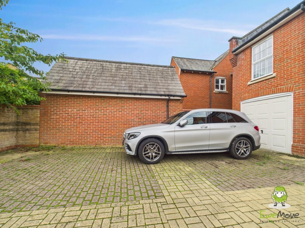 EweMove Estate Agents Basingstoke - Gaiger Avenue 