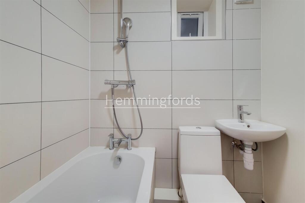 6_Bathroom-1.jpg