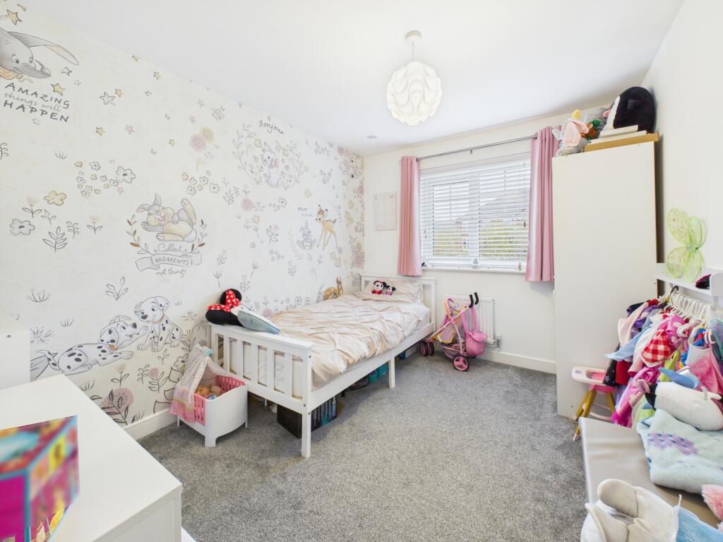 CAM03729G0-PR0022-STILL019