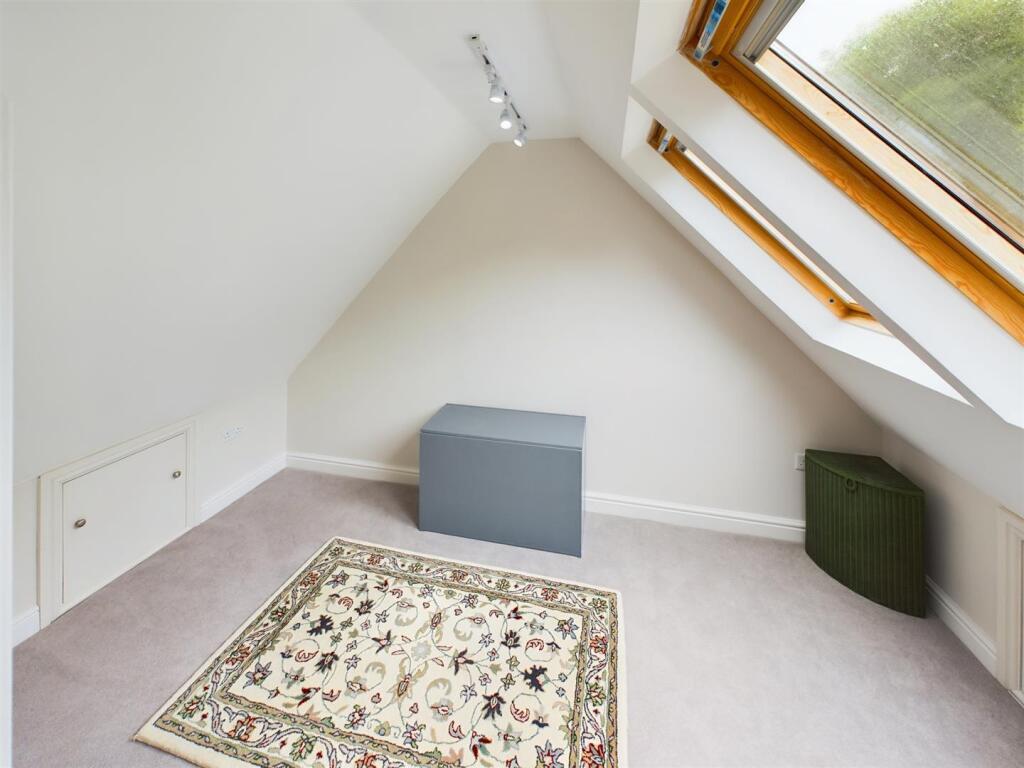 CAM02570G0-PR0020-ST