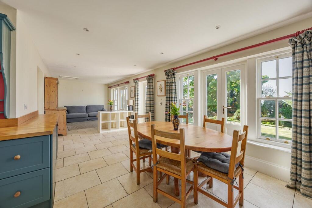 Eggleshope House East_029_web.jpg