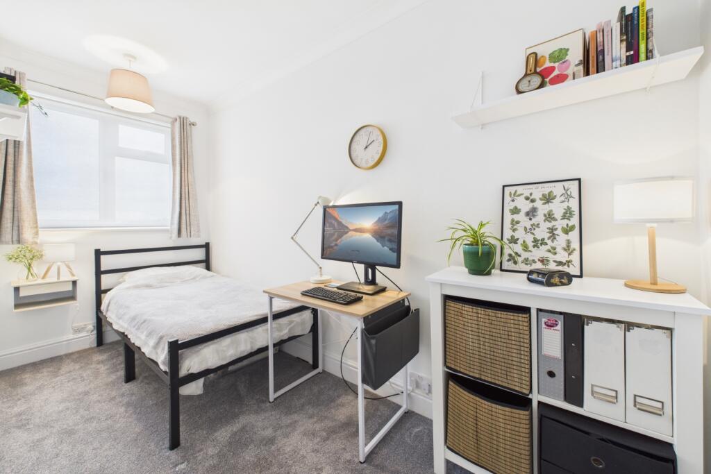 CAM04661G0-PR0195-STILL019