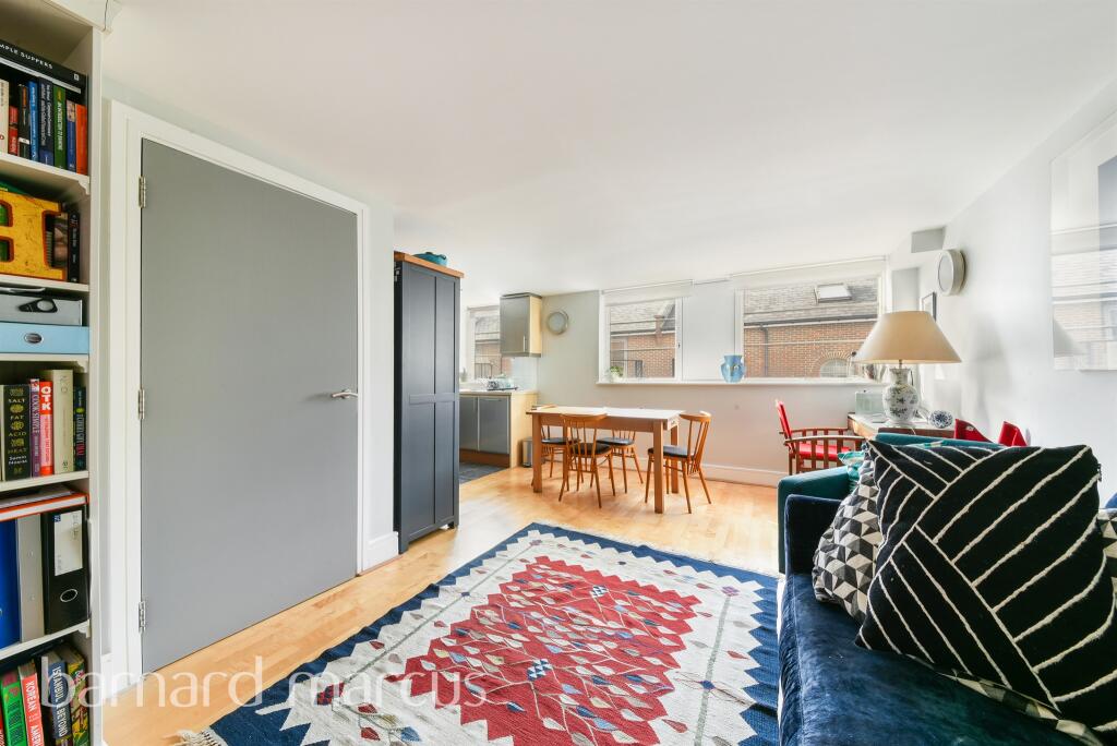 Lounge/ Kitchen
