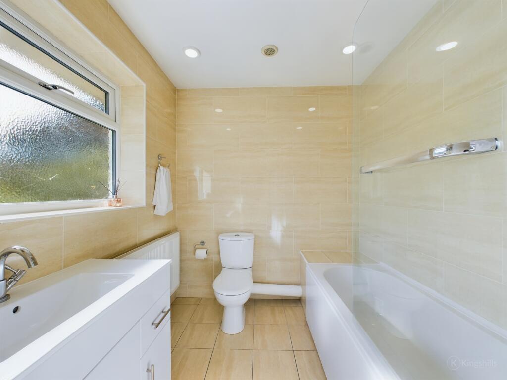 CAM02119G0-PR0284-STILL012