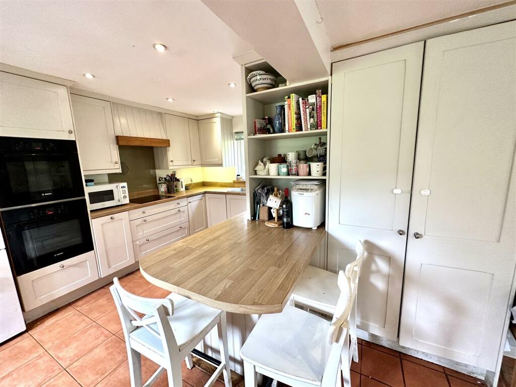 KITCHEN/BREAKFAST ROOM