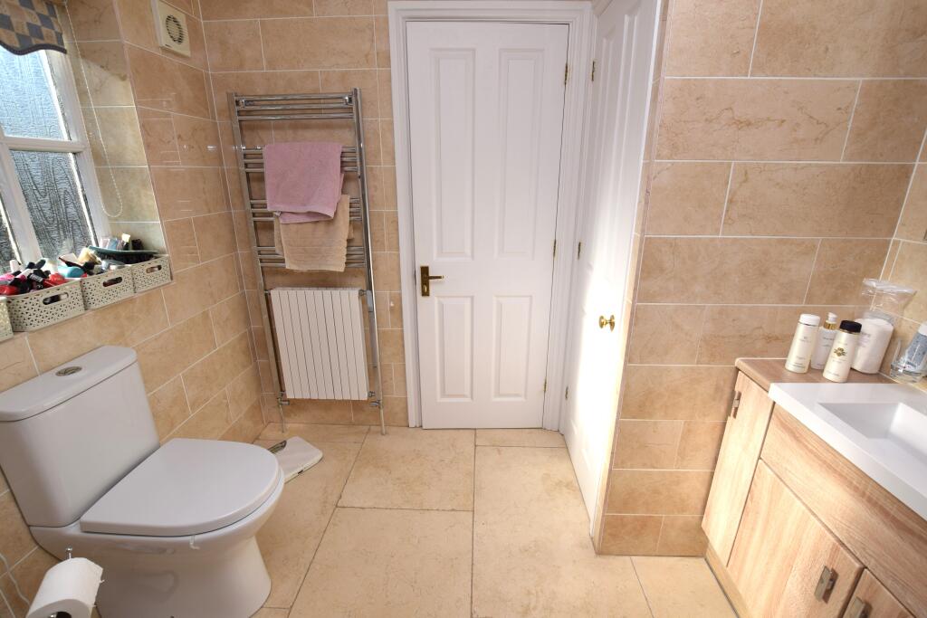 en-suite shower room
