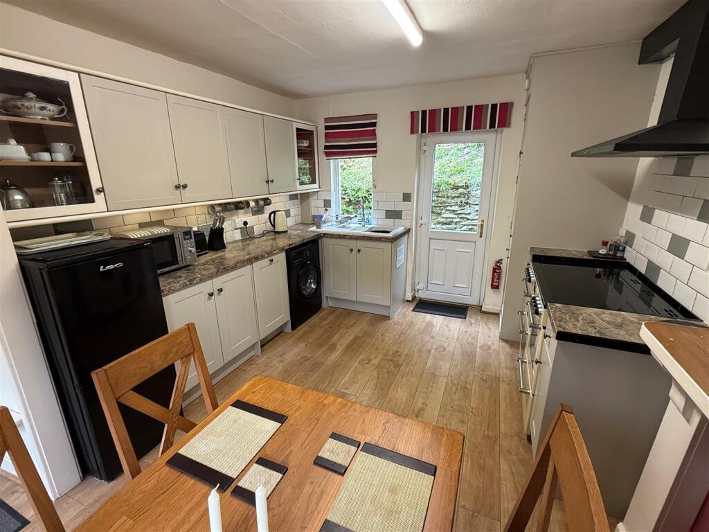 Kitchen/ Dining Room