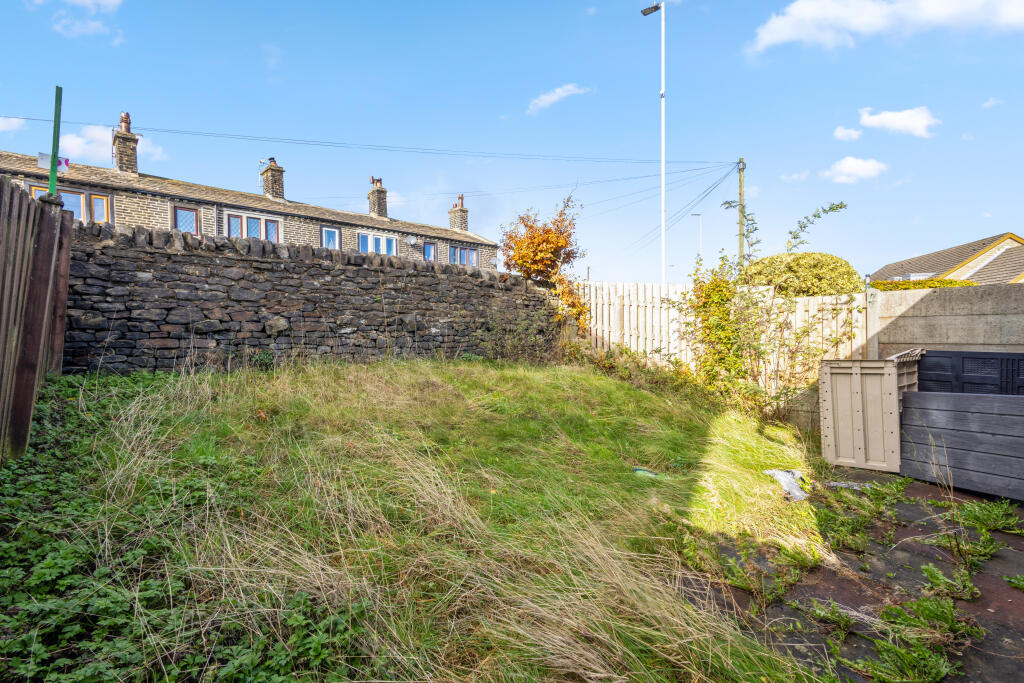 19 Lodge Gate Close, Denholme, Bradford, BD13 4ED