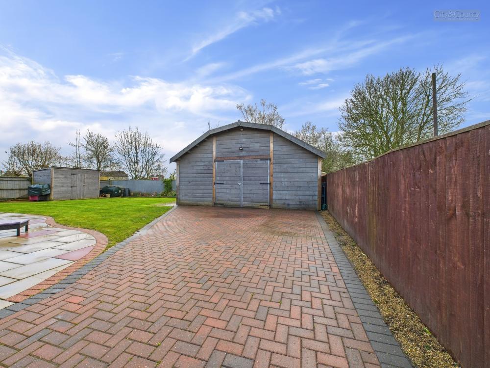Garage/Workshop