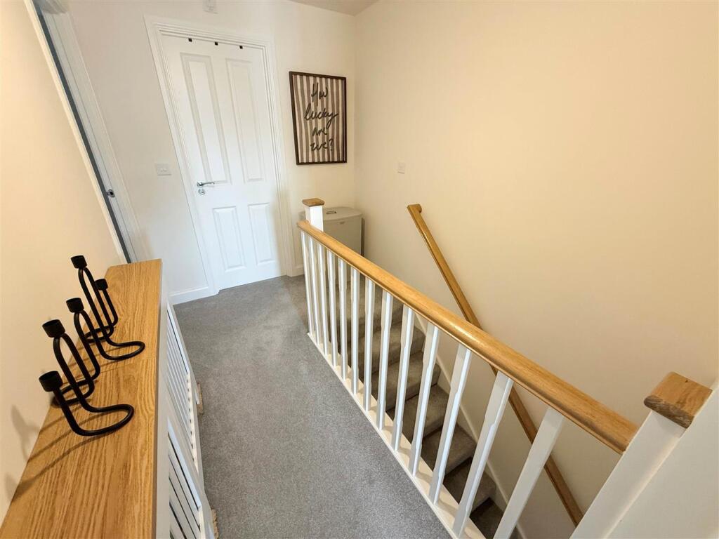 FIRST FLOOR LANDING