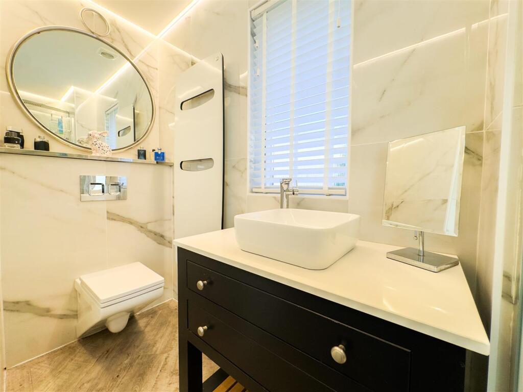 Master/En-Suite