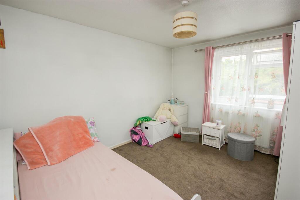 Bedroom 1.jpg