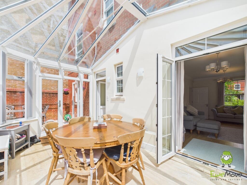 EweMove Basingstoke Estate Agents 17 Gaiger Avenue