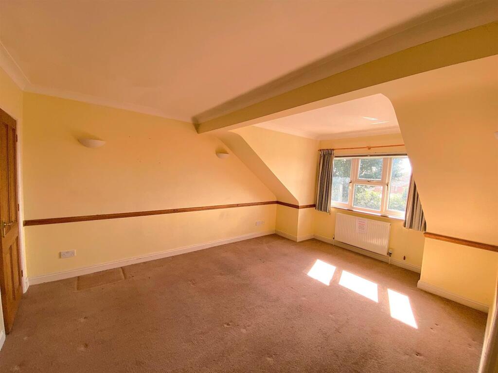 1 Grazebrook Close - Bed2.jpg