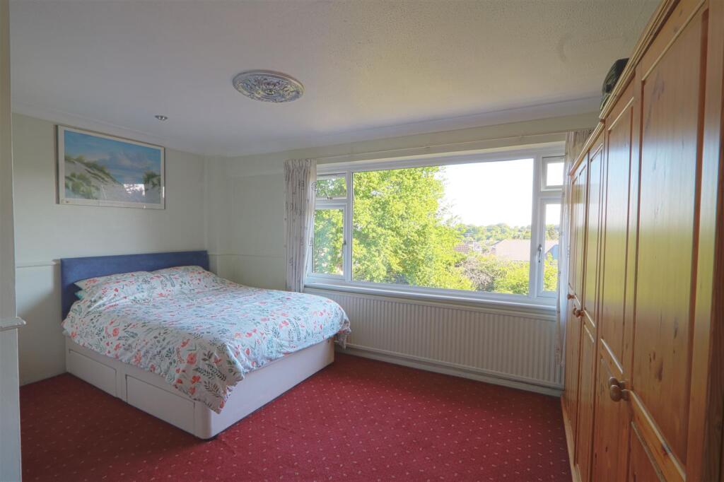 BEDROOM1.jpg