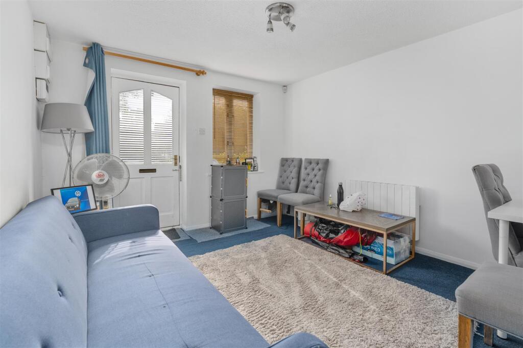 14 Earlstoke Close, Banbury-8.jpg