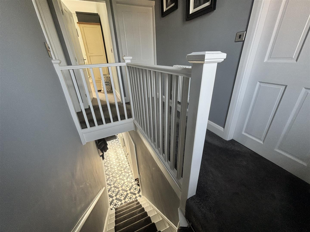 6 Avenue Road, Ashby