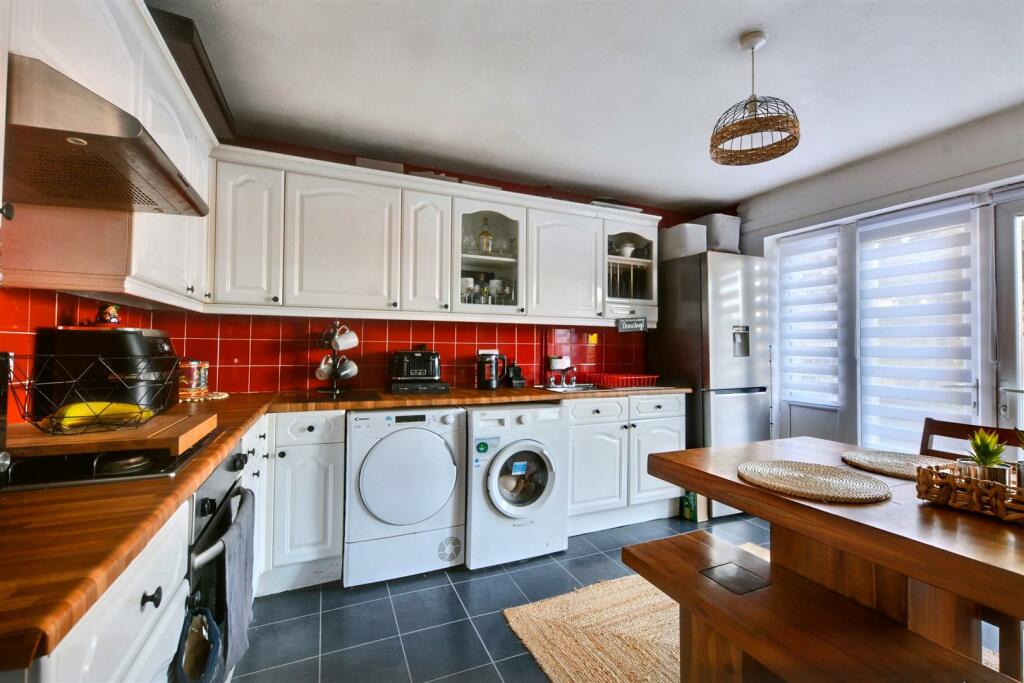 Kitchen_1.jpeg