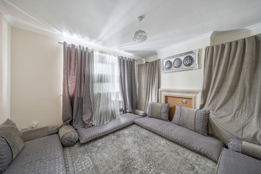 1312911-16-685abd...