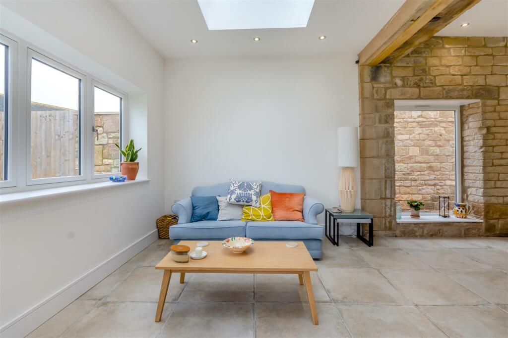 8583926-interior40.jpg