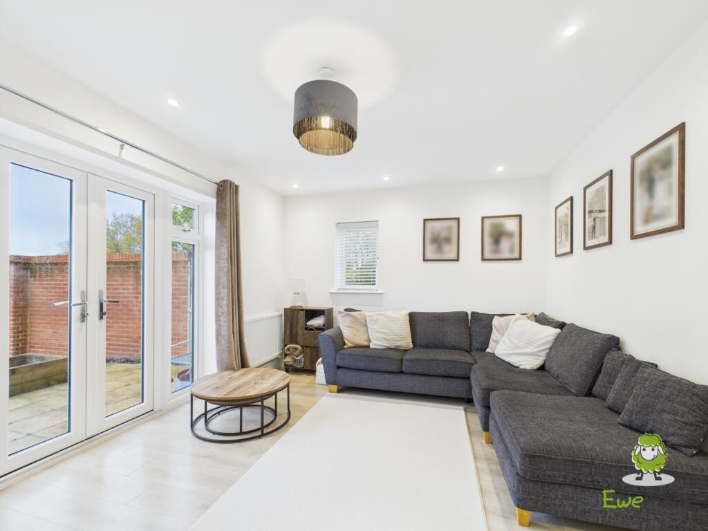 EweMove Estate Agents Basingstoke - Fishbourne Gar