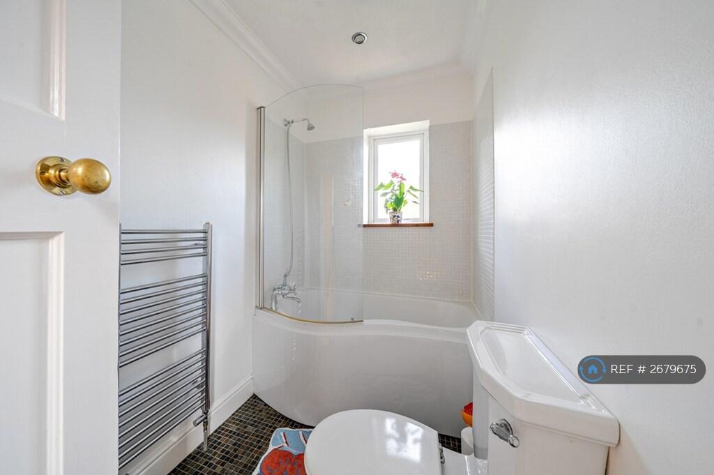 Main Bathroom 