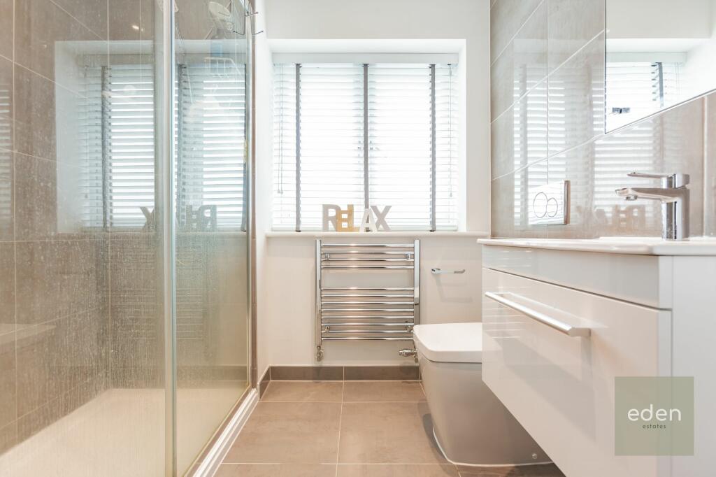 EN SUITE
