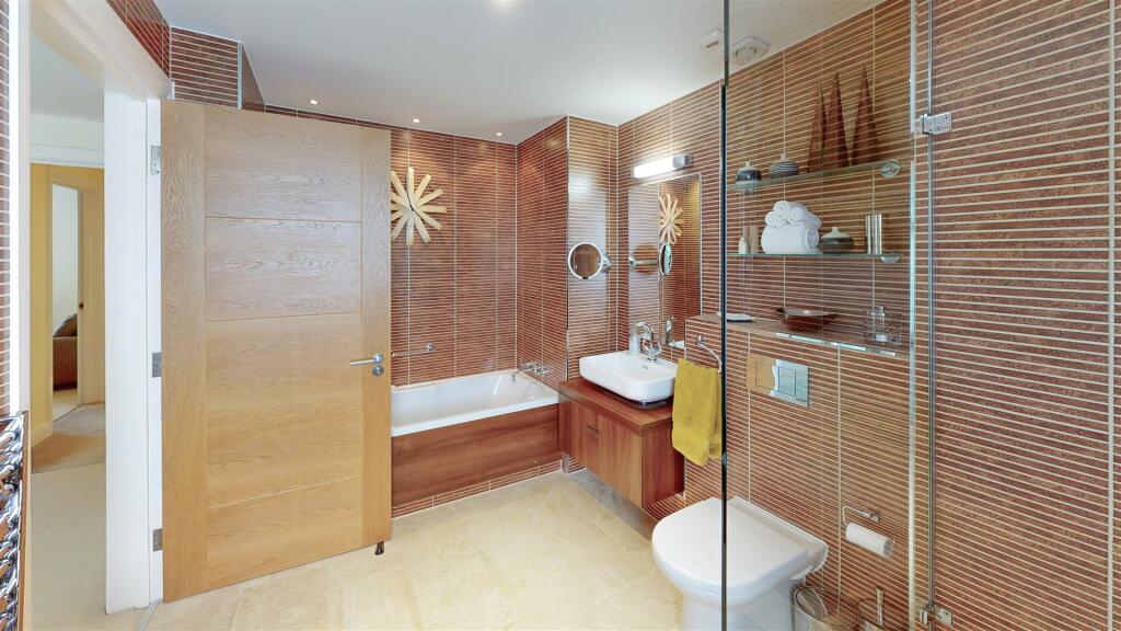 Meridian-Gardens-Bury-Road-Bathroom.jpg