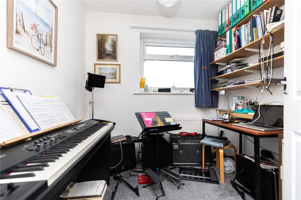 Bedroom/Office