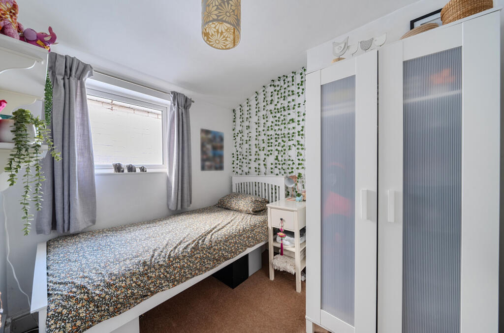 1354397-5-68c3f8a...