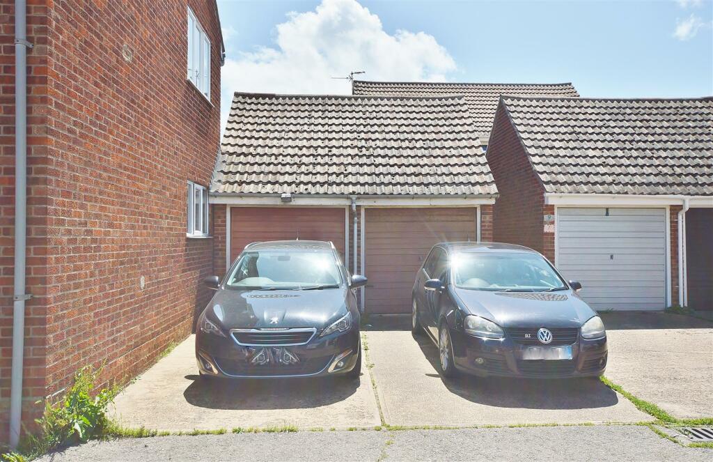 GARAGE &amp; PARKING