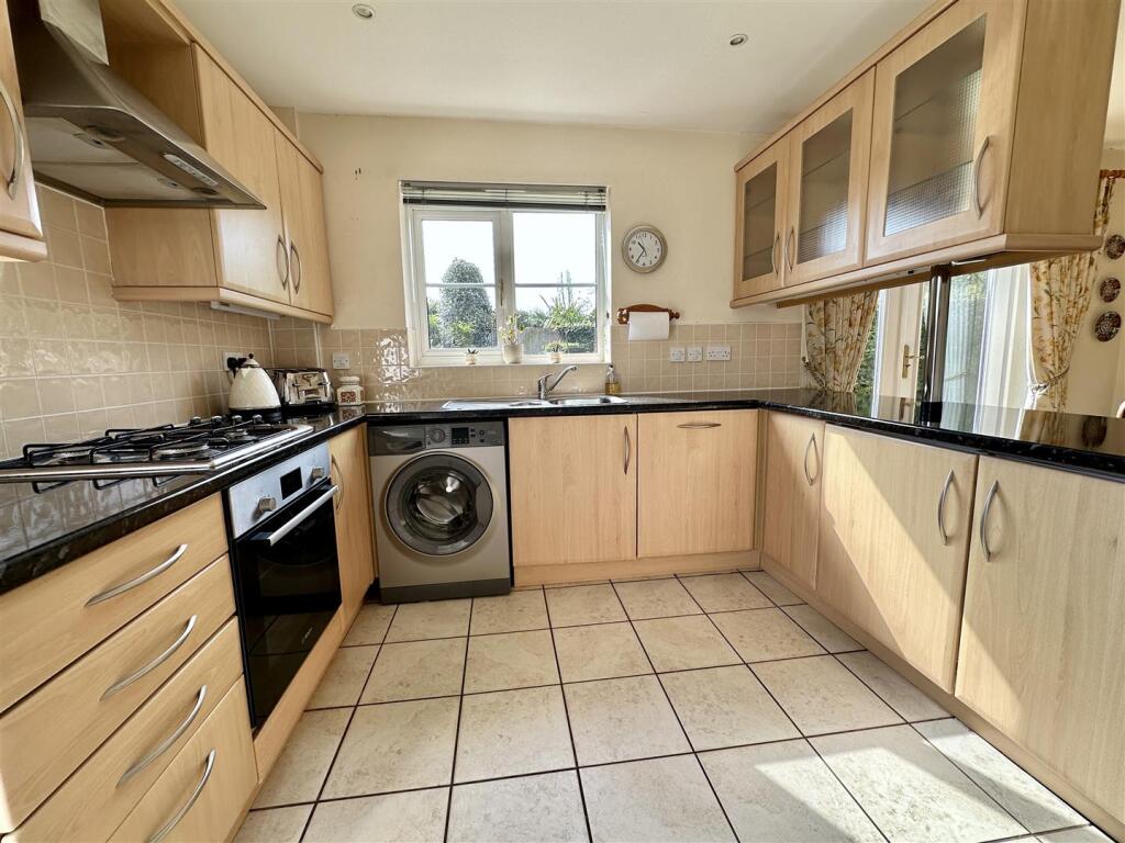 dining/kitchen