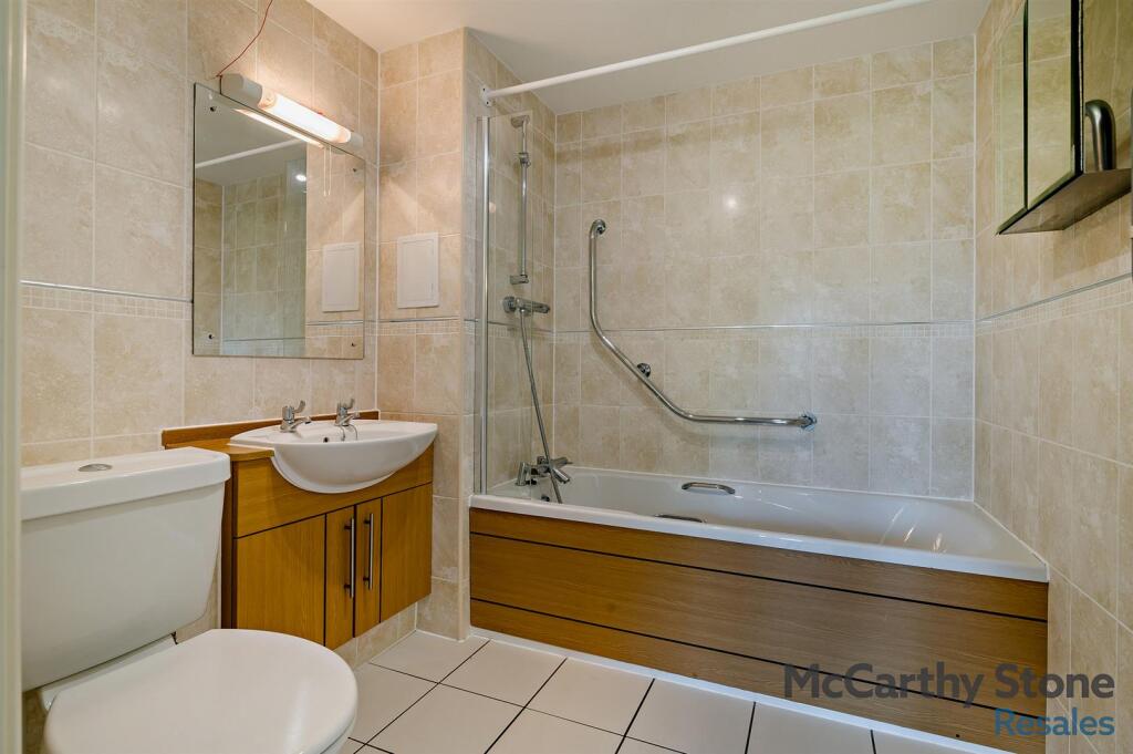En-Suite Bathroom