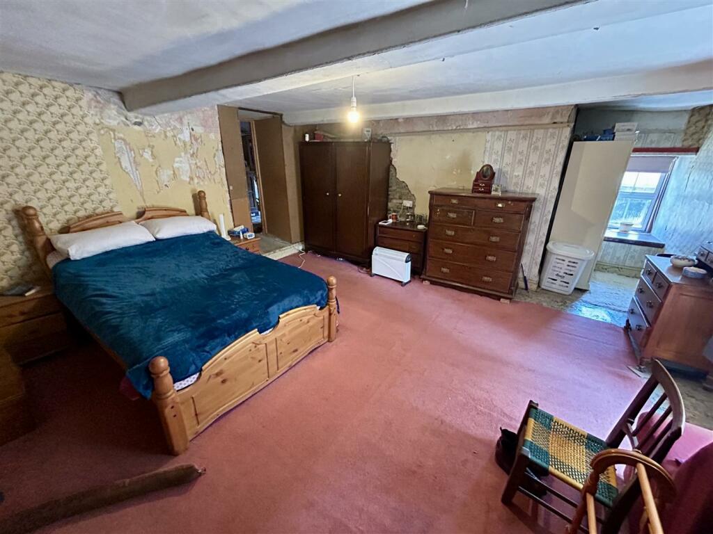 FRONT BEDROOM 1