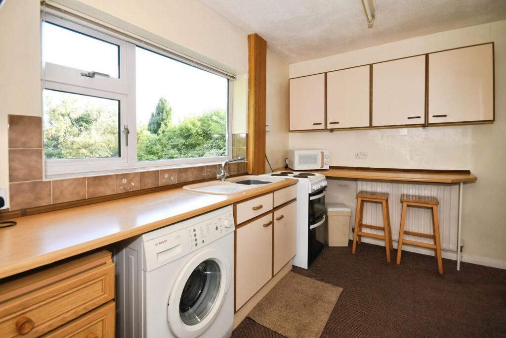 KITCHEN 02.jpg