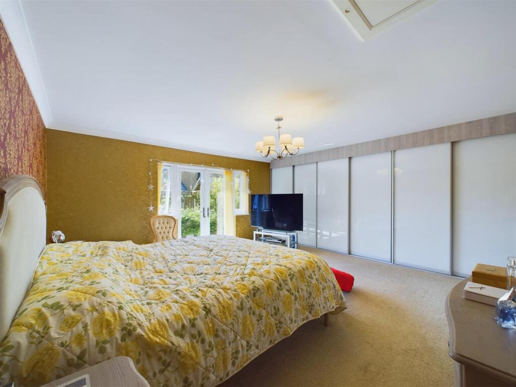 Bedroom: