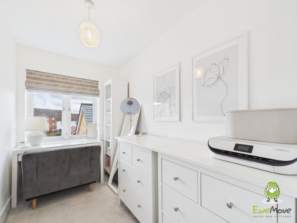 EweMove Estate Agents Basingstoke - Appian Way 