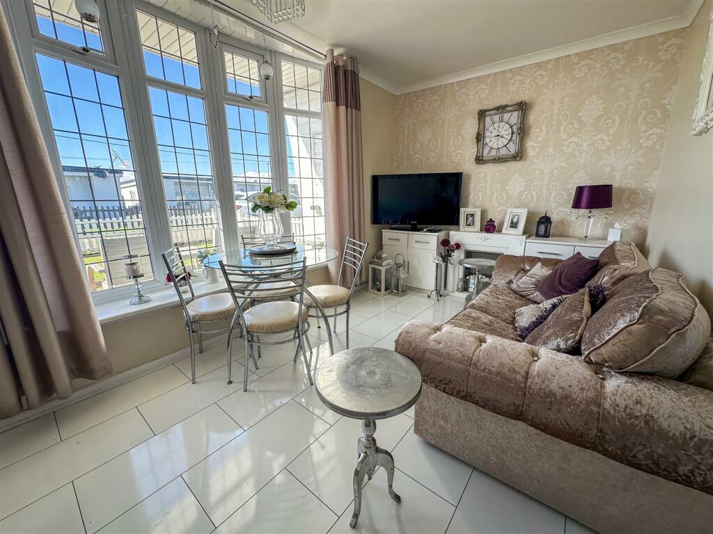 LOUNGE AREA VIEW