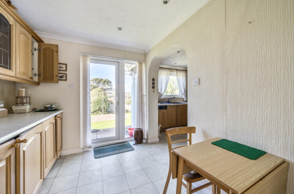 1359328-8-68d5252...