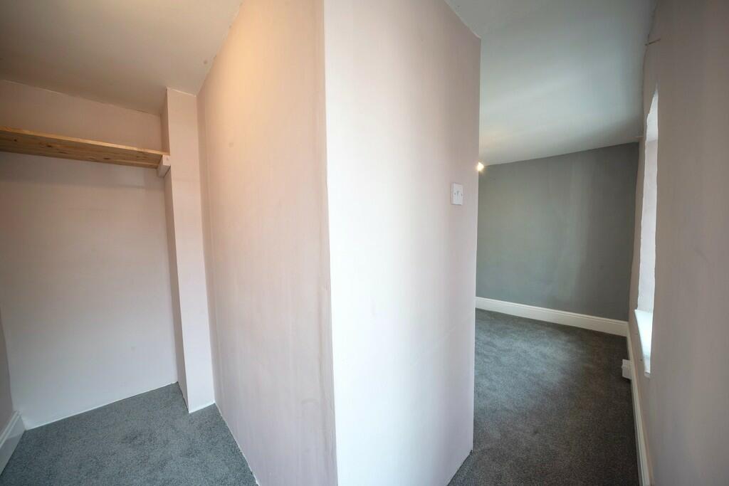 WALK-IN WARDROBE